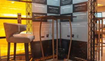 Stand L 1m x l 1m x H 2,5 m